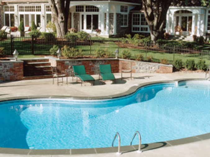 Kidney shaped backyard swimming pool