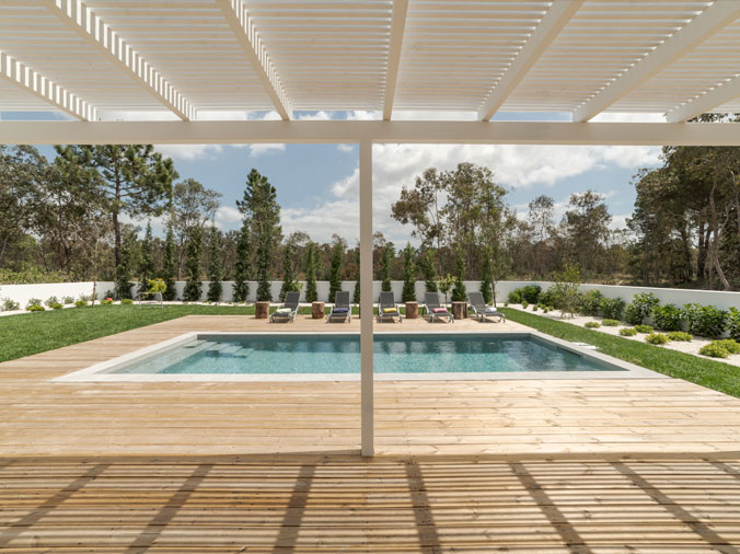 Rectangulat backyard pool with pergola cover
