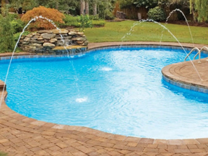 Curved pool with fountains